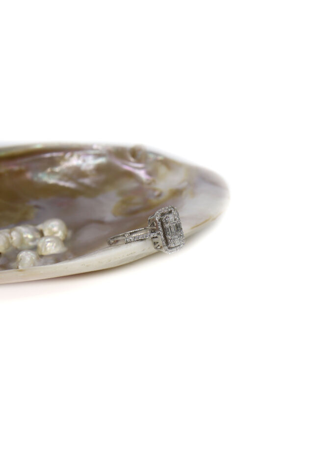 0.90 Ct Baget Pırlanta Yüzük