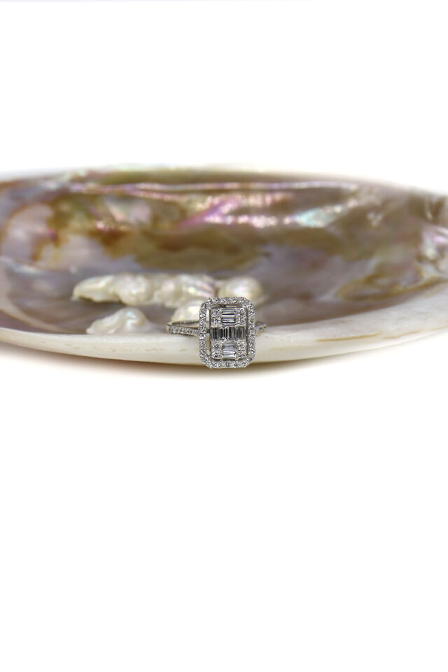 0.90 Ct Baget Pırlanta Yüzük