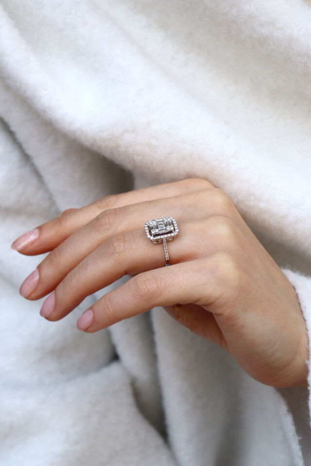 0.90 Ct Baget Pırlanta Yüzük