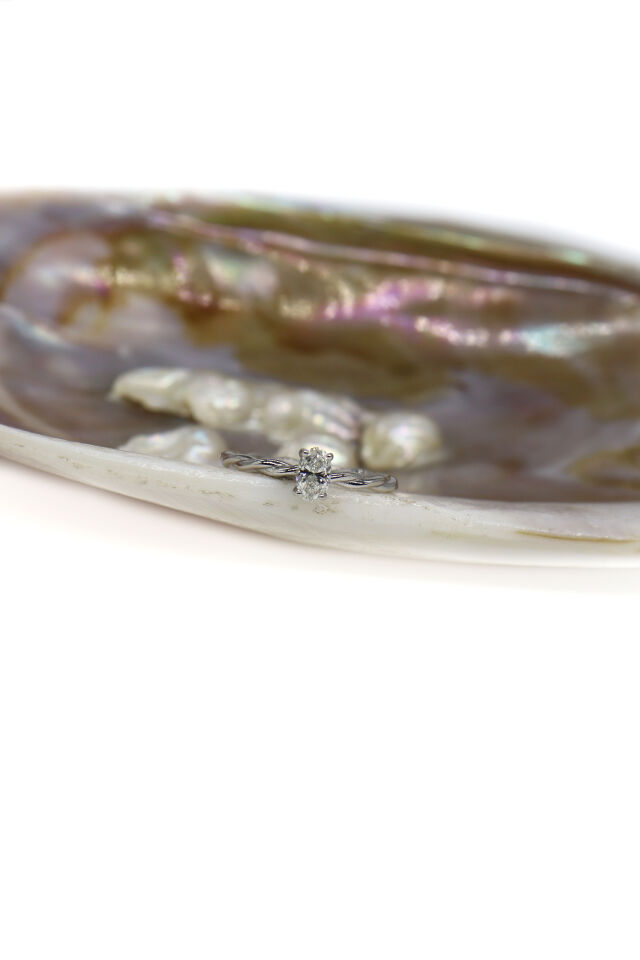 0.30 Ct Oval Tektaş Pırlanta Yüzük