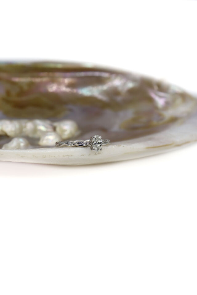 0.30 Ct Oval Tektaş Pırlanta Yüzük