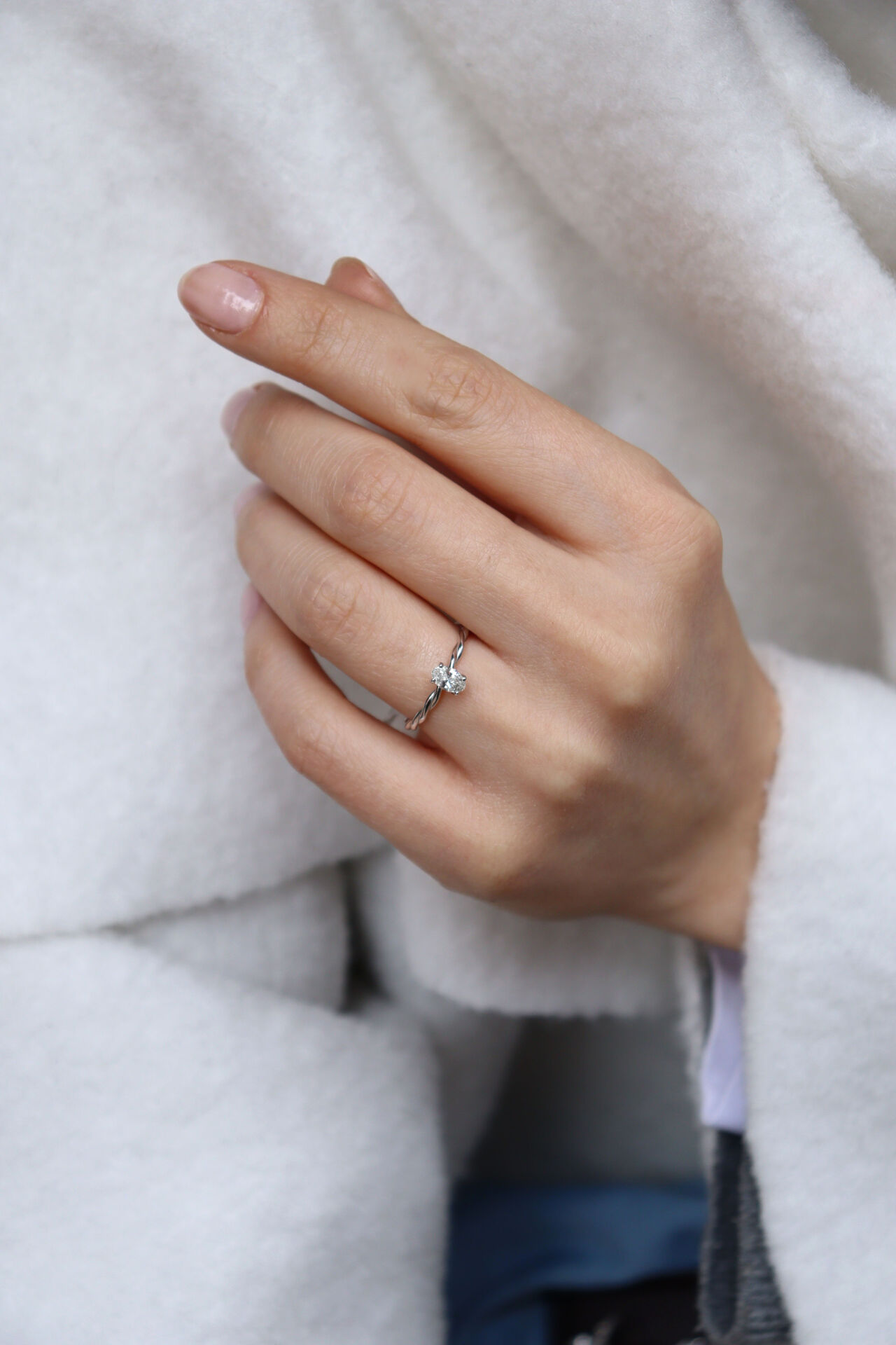 0.30 Ct Oval Tektaş Pırlanta Yüzük
