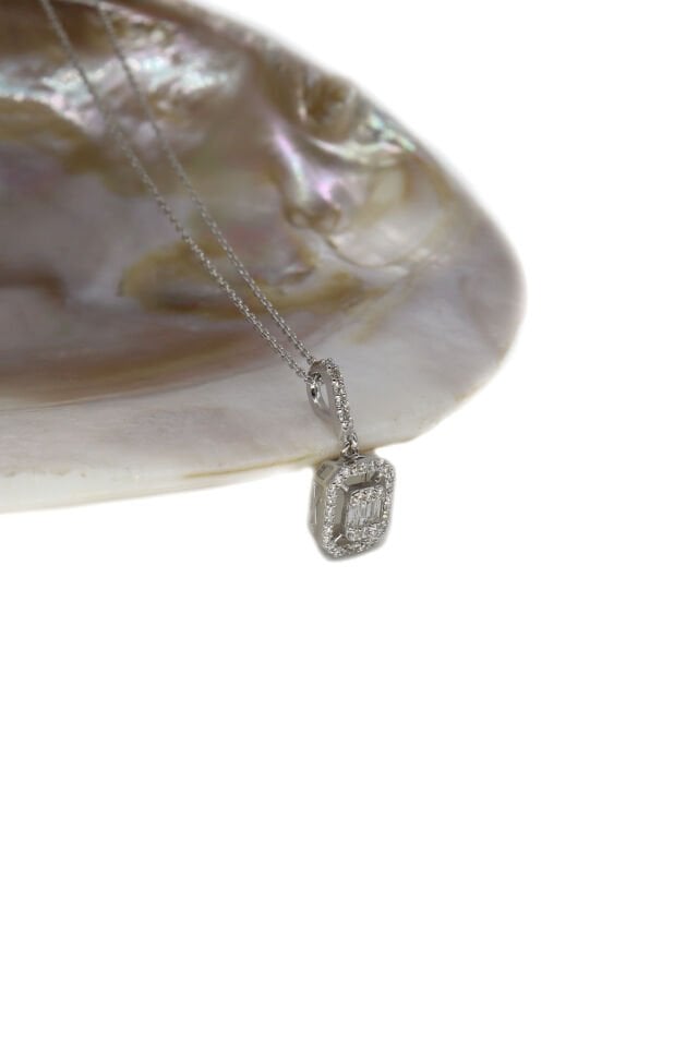 0.20 Ct Pırlanta Baget Kolye