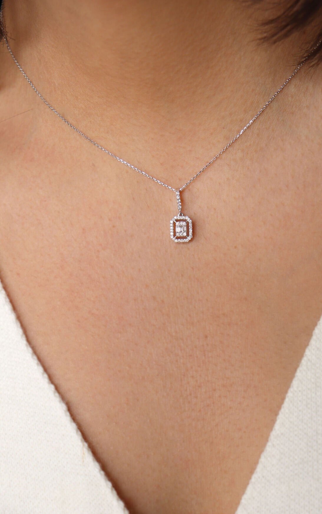 0.20 Ct Pırlanta Baget Kolye