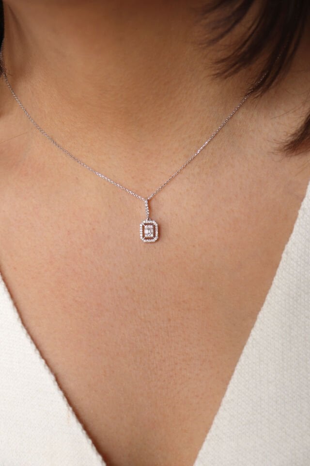 0.20 Ct Pırlanta Baget Kolye