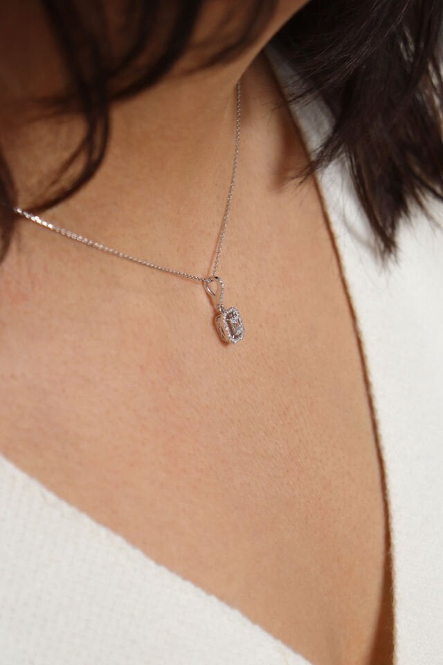 0.20 Ct Pırlanta Baget Kolye