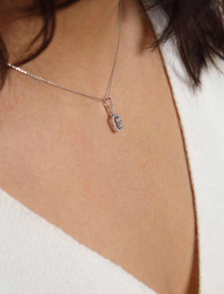 0.20 Ct Pırlanta Baget Kolye