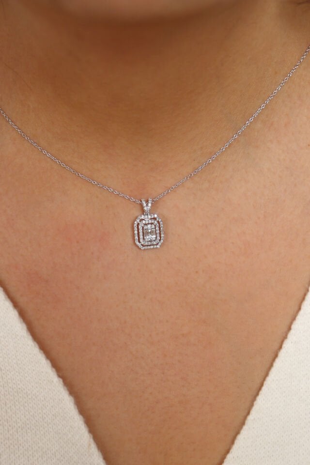 0.45 Ct Pırlanta Baget Kolye