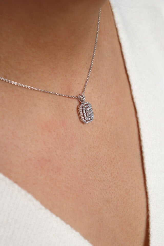 0.45 Ct Pırlanta Baget Kolye