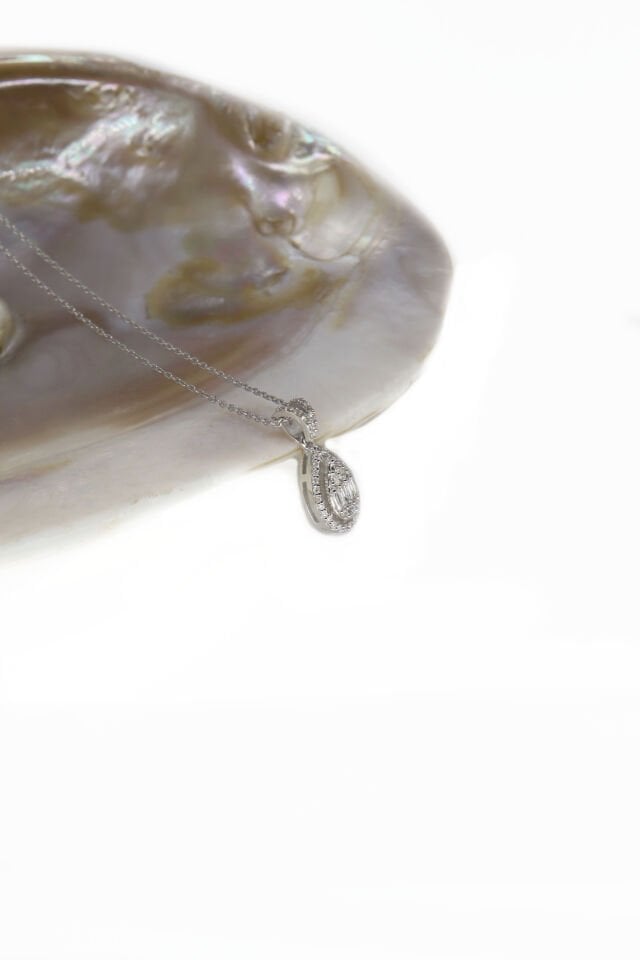 0.30 Ct Damla Baget Pırlanta Kolye