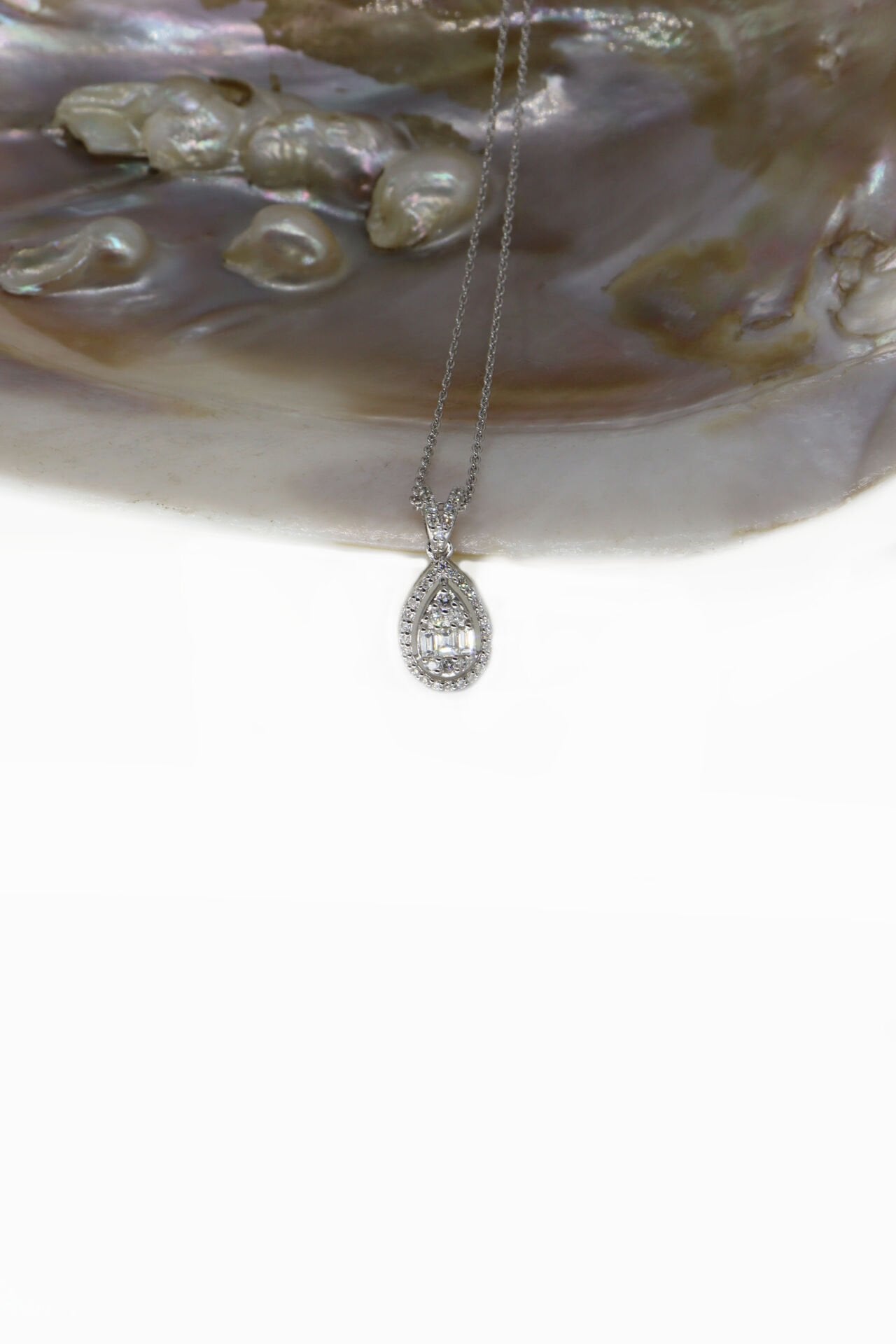 0.30 Ct Damla Baget Pırlanta Kolye