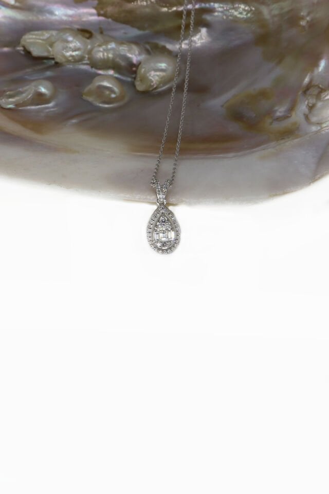 0.30 Ct Damla Baget Pırlanta Kolye