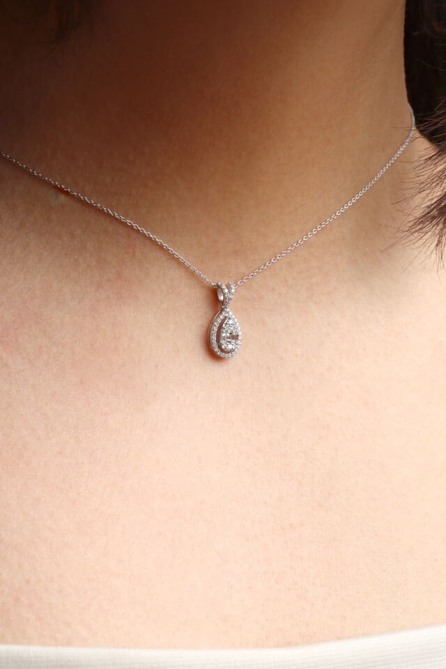 0.30 Ct Damla Baget Pırlanta Kolye