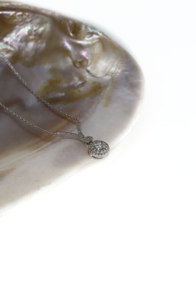 0.30 Ct Minimal V Kolye Yuvarlak Sallantılı