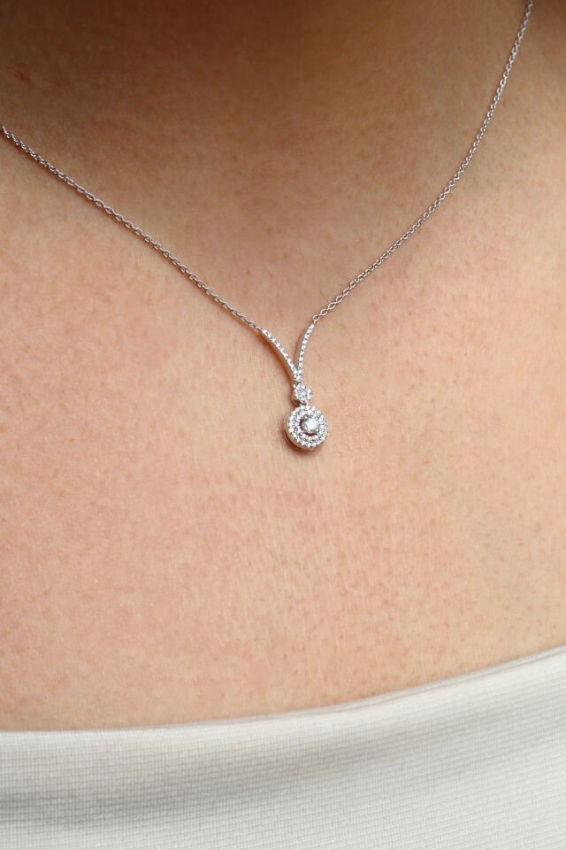 0.30 Ct Minimal Sallantılı Kolye