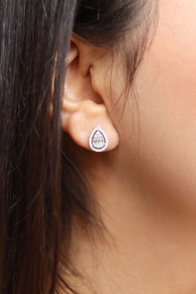 0.68 Ct Damla Baget Pırlanta Küpe