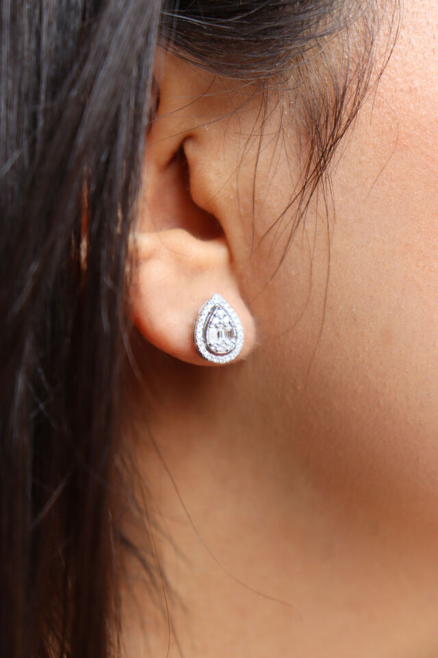 0.68 Ct Damla Baget Pırlanta Küpe