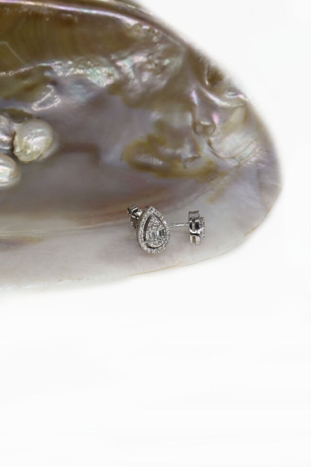 0.68 Ct Damla Baget Pırlanta Küpe