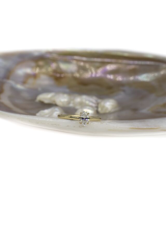 0.45 Ct Oval Tektaş Pırlanta Yüzük