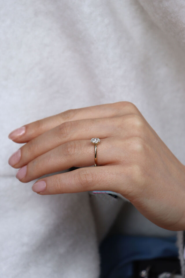 0.45 Ct Oval Tektaş Pırlanta Yüzük