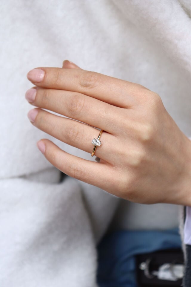 0.45 Ct Oval Tektaş Pırlanta Yüzük