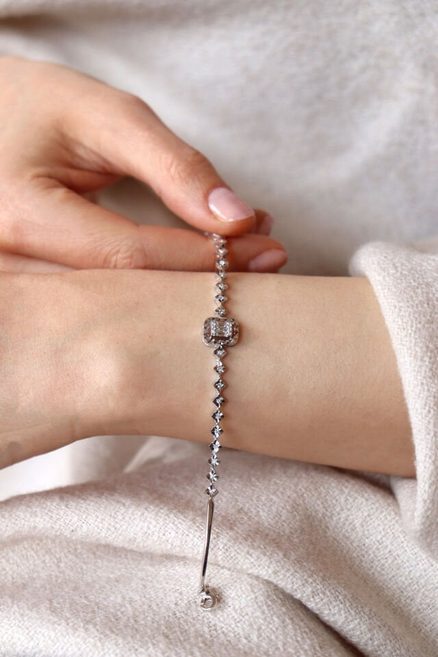 0.30 Ct Efektli Baget Pırlanta Bileklik