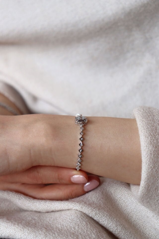 0.30 Ct Efektli Baget Pırlanta Bileklik