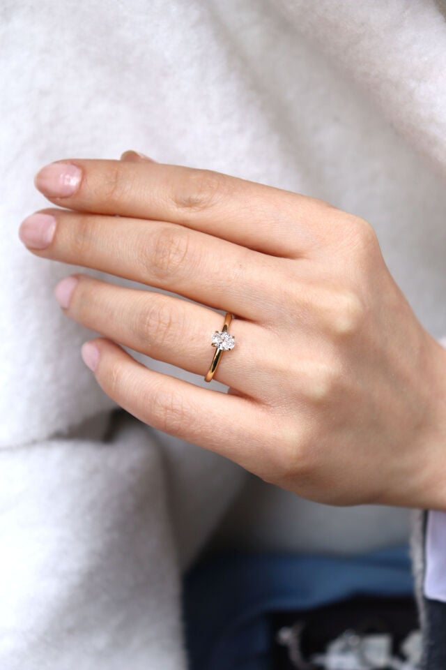 0.50 Ct Oval Tektaş Pırlanta Yüzük