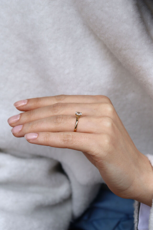 0.50 Ct Oval Tektaş Pırlanta Yüzük