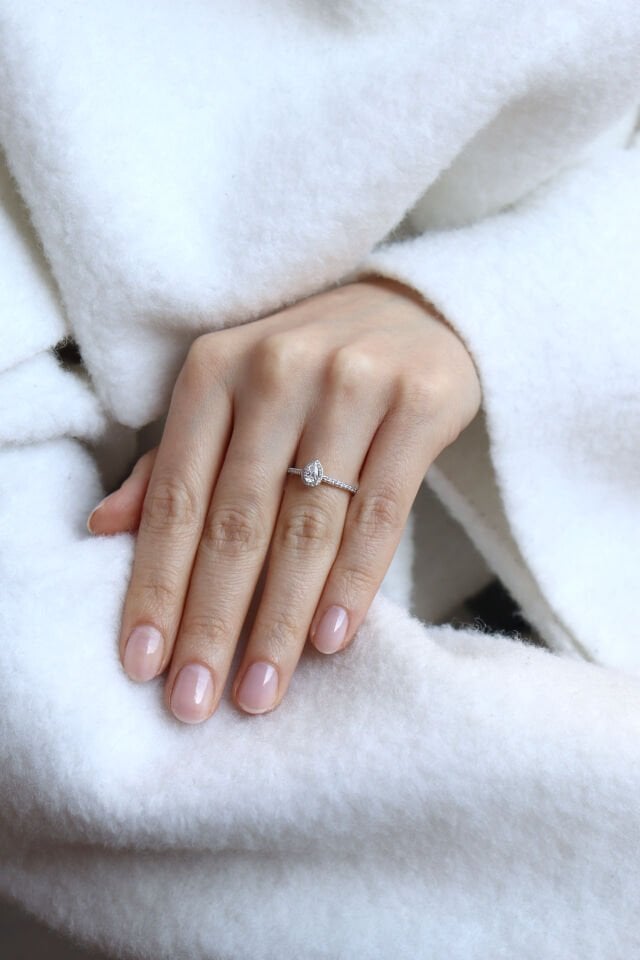 0.45 Ct Damla Kenar Taşlı Pırlanta Yüzük