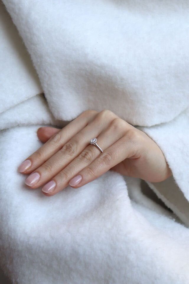 0.45 Ct Damla Kenar Taşlı Pırlanta Yüzük