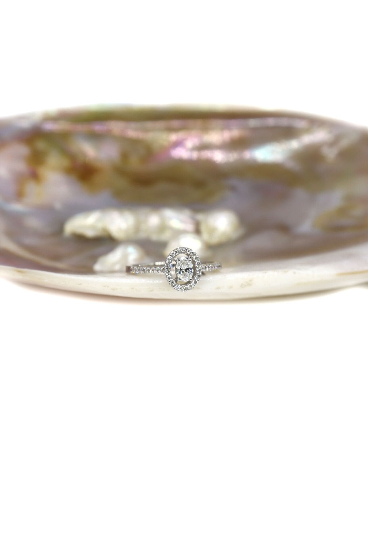 0.45 Ct Oval Kenar Taşlı Tektaş Pırlanta Yüzük