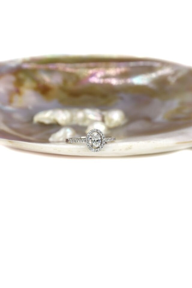 0.45 Ct Oval Kenar Taşlı Tektaş Pırlanta Yüzük