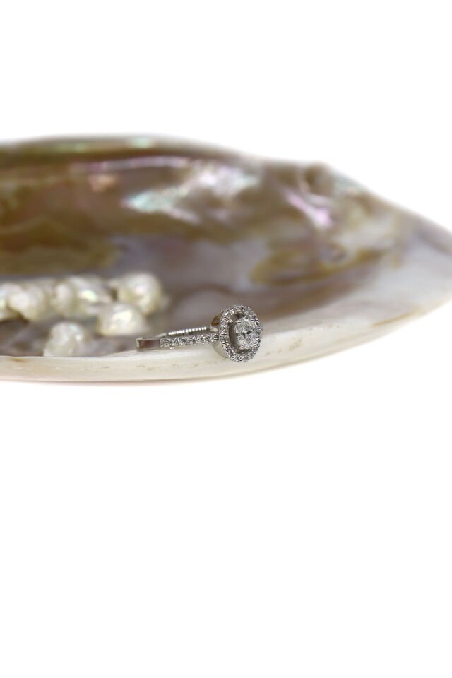 0.45 Ct Oval Kenar Taşlı Tektaş Pırlanta Yüzük