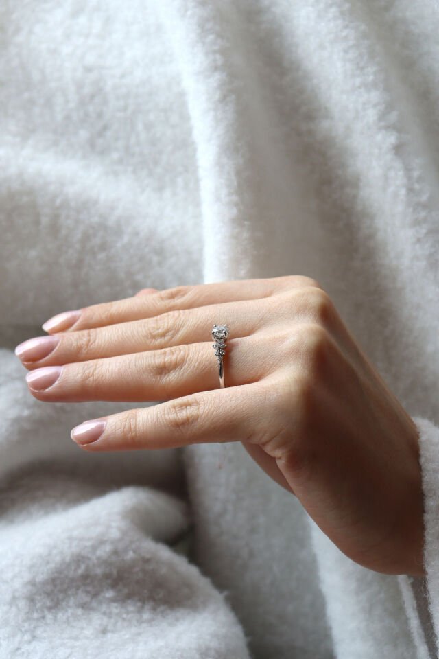 0.70 Ct Asimetri Pırlanta Yüzük