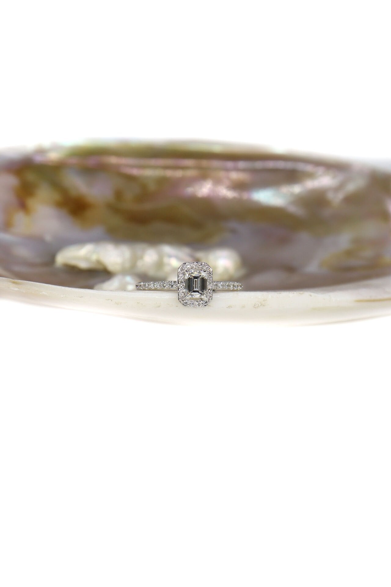 0.60 Ct Emerald Kenar Taşlı Pırlanta Yüzük