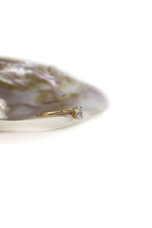 0.60 Ct Oval Tektaş Pırlanta Yüzük