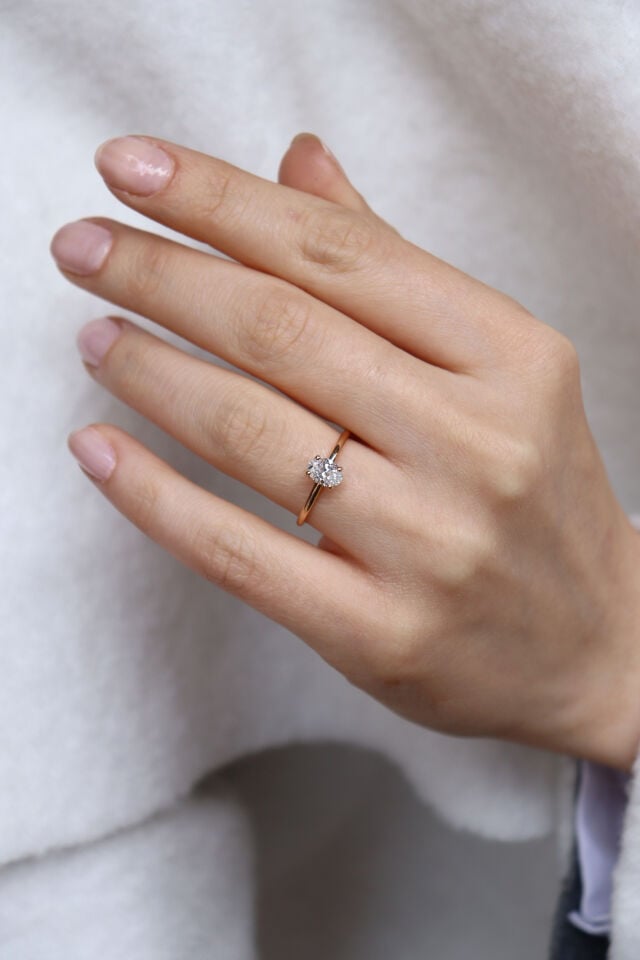 0.60 Ct Oval Tektaş Pırlanta Yüzük