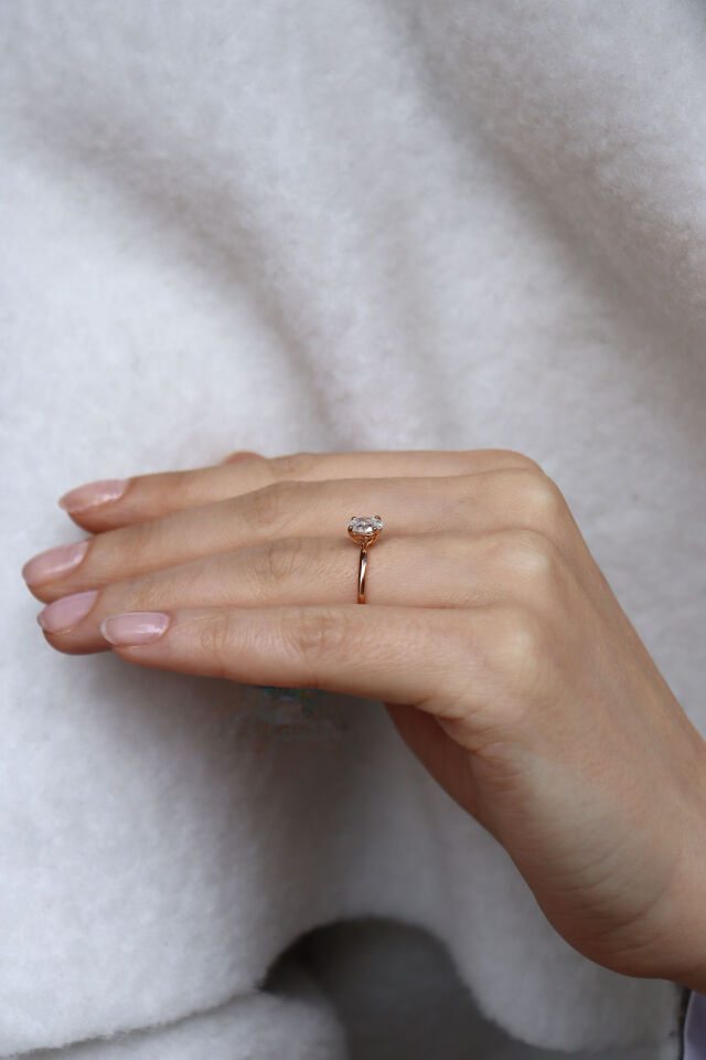 0.60 Ct Oval Tektaş Pırlanta Yüzük