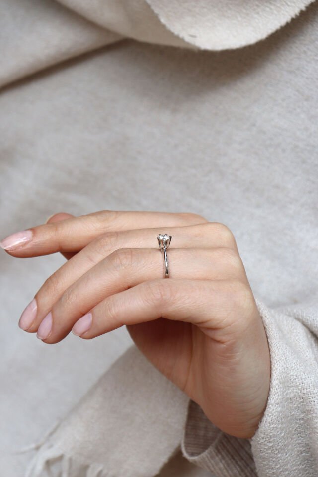 0.30 Ct Tektaş Pırlanta Yüzük