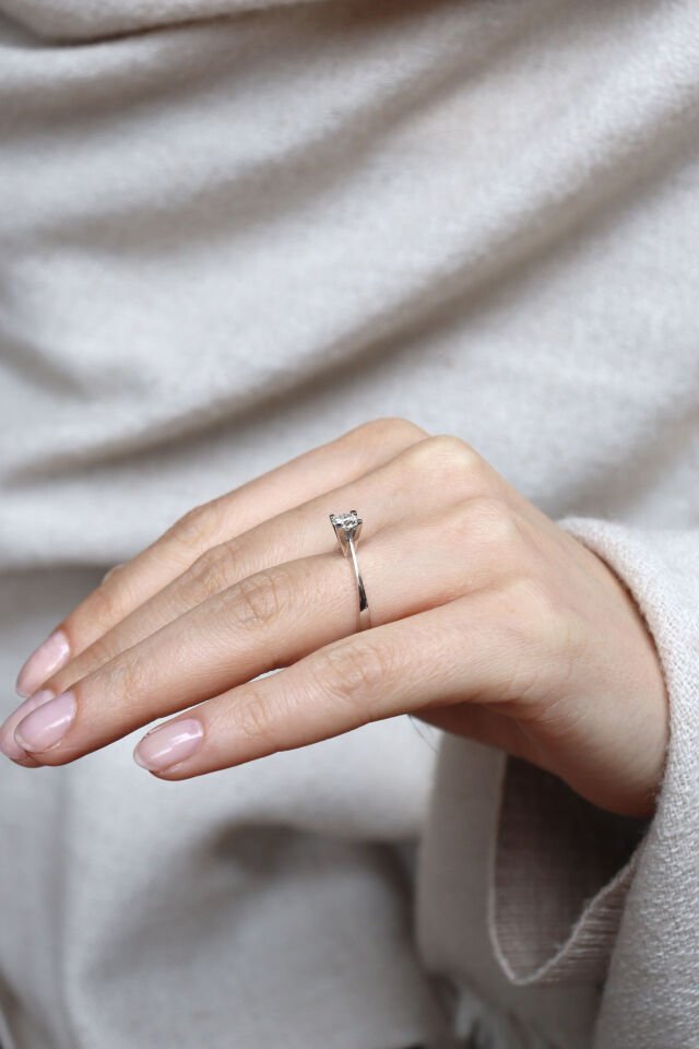0.30 Ct Tektaş Pırlanta Yüzük