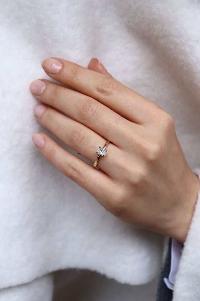 0.55 Ct Oval Tektaş Pırlanta Yüzük