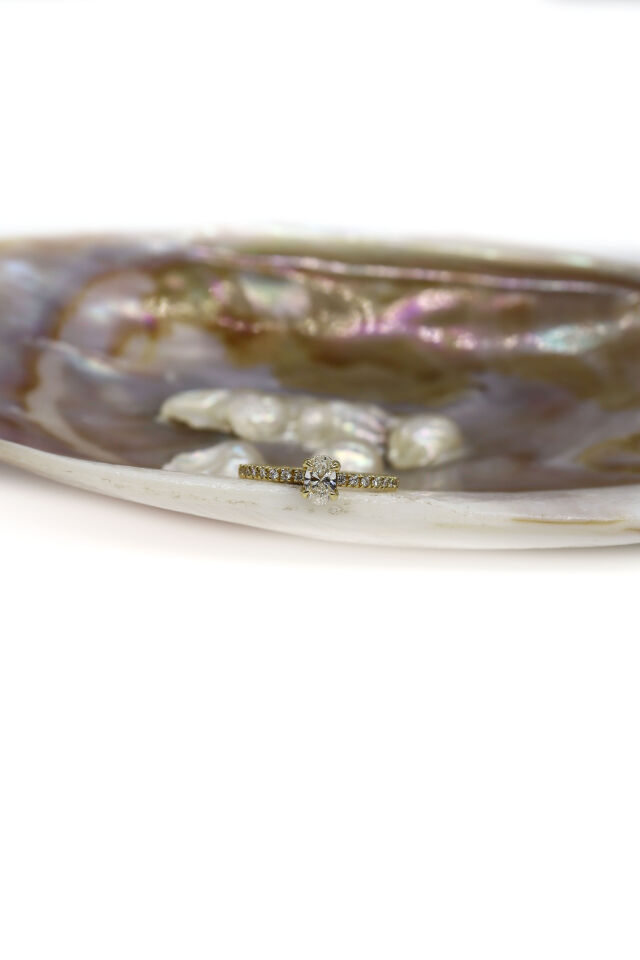 0.46 Ct Oval Kenar Taşlı Tektaş Pırlanta Yüzük