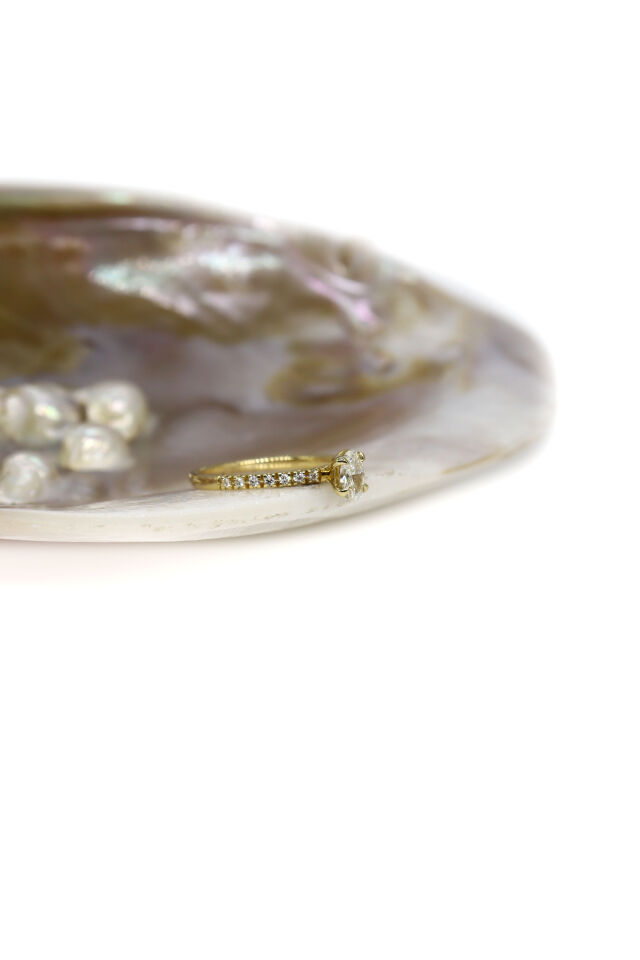 0.46 Ct Oval Kenar Taşlı Tektaş Pırlanta Yüzük
