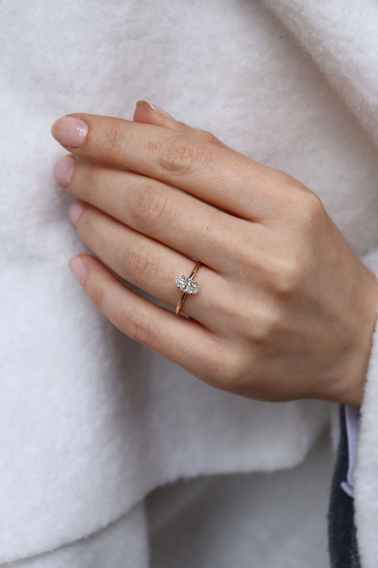 0.46 Ct Oval Kenar Taşlı Tektaş Pırlanta Yüzük