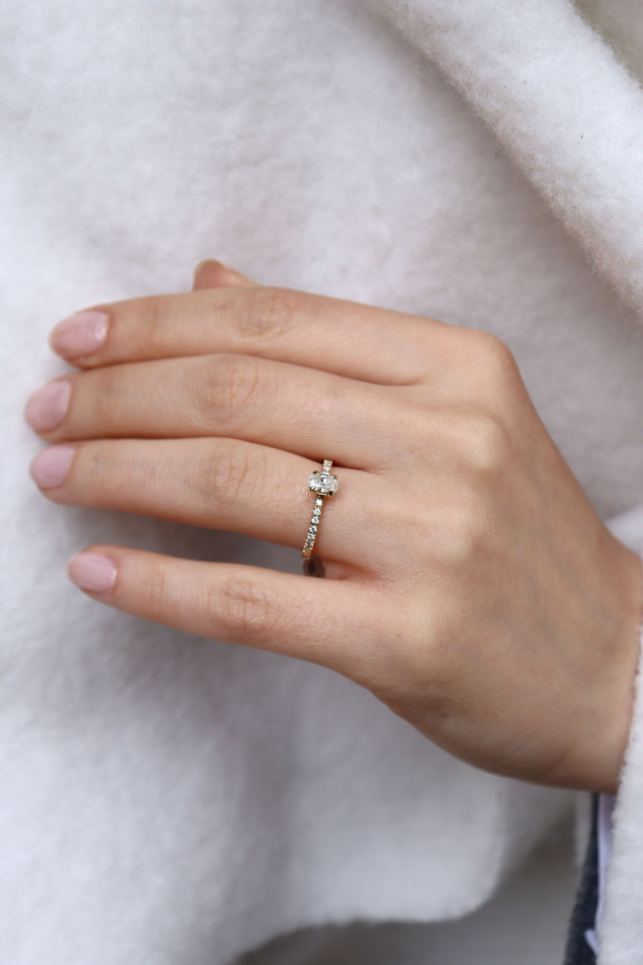 1.00 Ct Oval Tektaş Pırlanta Yüzük