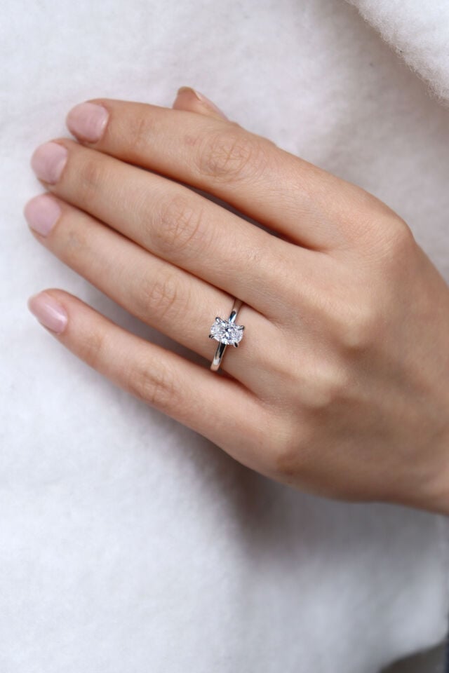1.20 Ct Oval Kenar Taşlı Tektaş Pırlanta Yüzük