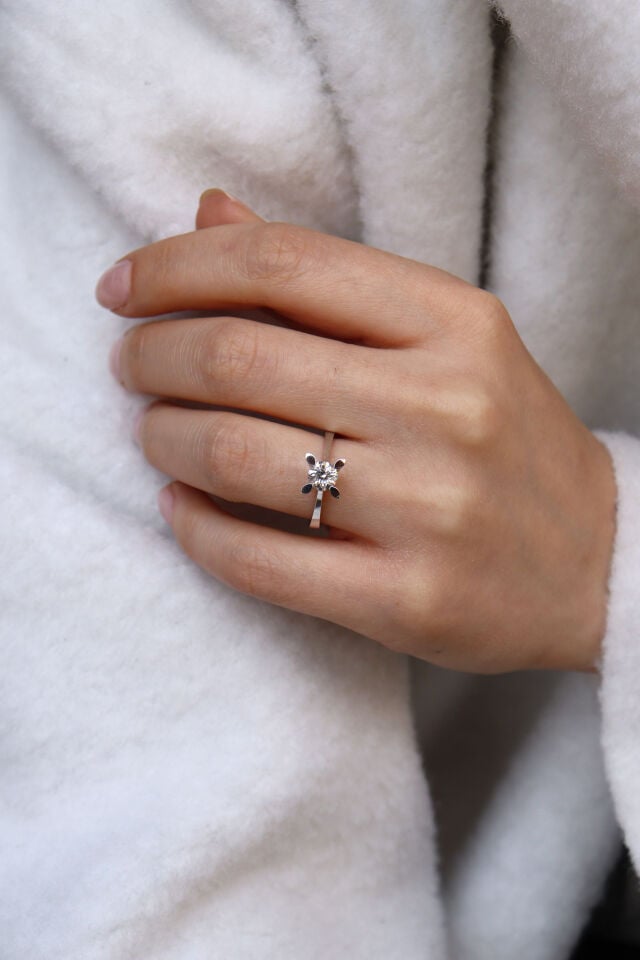 0.77 Ct Tektaş Pırlanta Yüzük