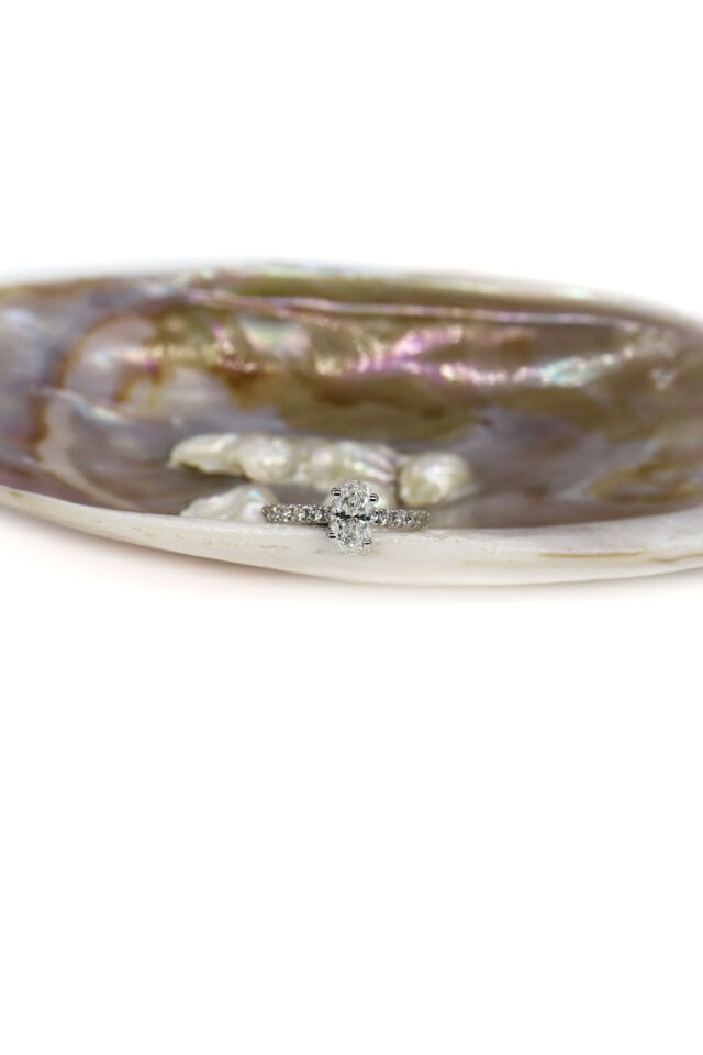 1.50 Ct Oval Kenar Taşlı Tektaş Pırlanta Yüzük