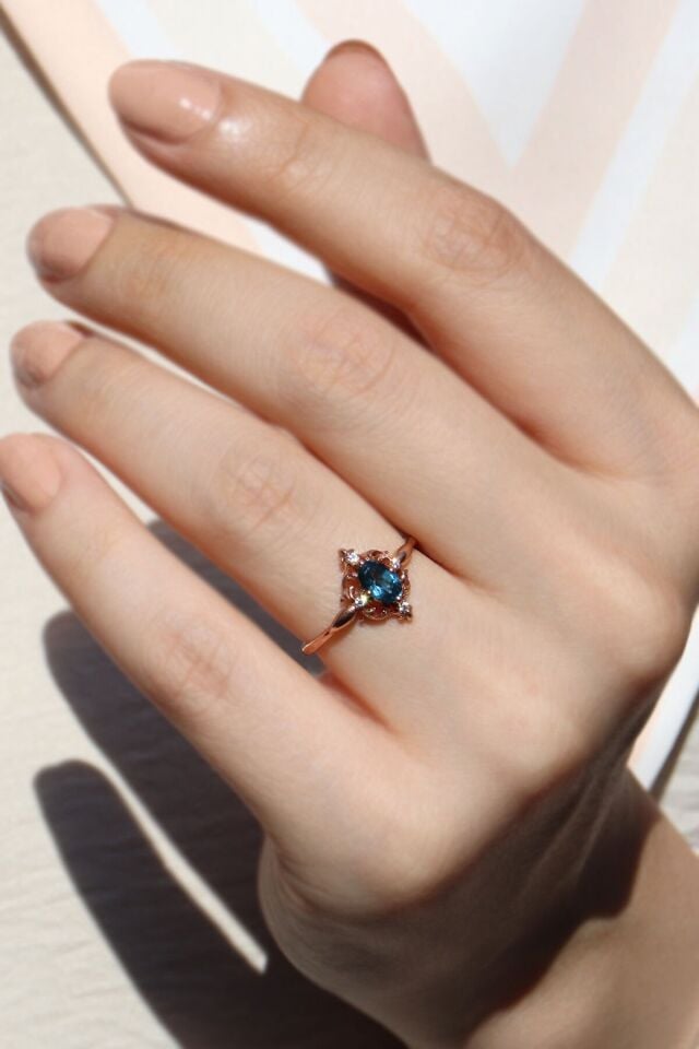 Vintage London Blue & Pırlanta Yüzük